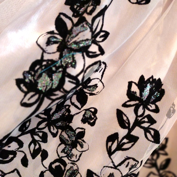 Girls dress - Picture 4 of 7